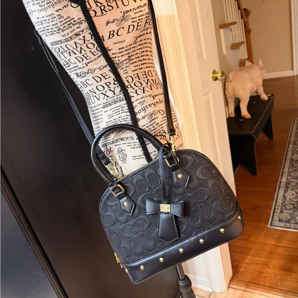 Elegant‎ Black Handbag with Gold Accents